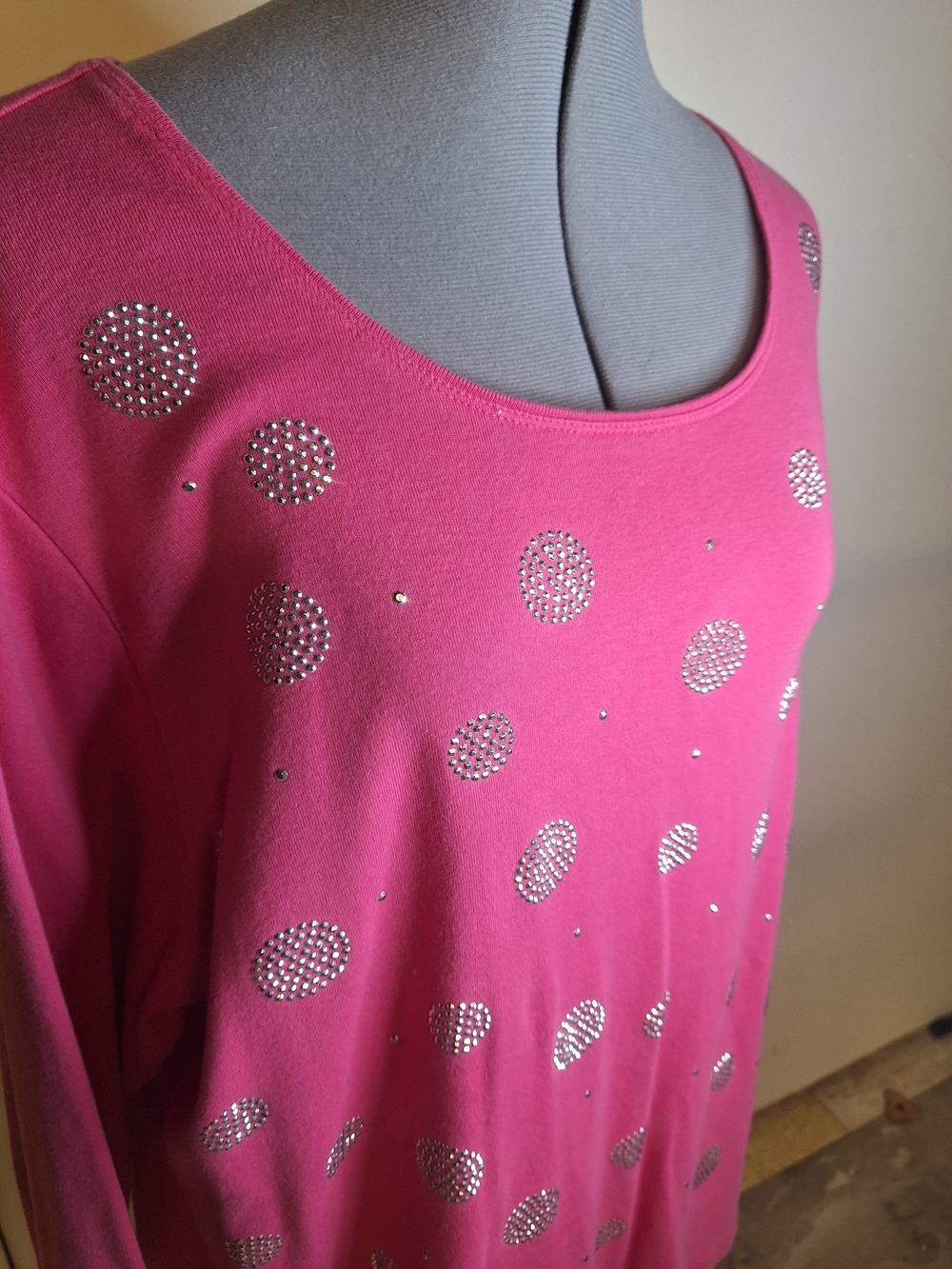 Karen Scott Pink Rhinestone Dot 3/4 Sleeve Top.                  Size 2X